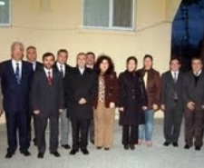MÜFTÜDEN DAİRE AMİRLERİNE AŞURE ZİYAFETİ Balıkesir’in Burhaniye ilçesinde, Kaymakam Ali Uslanmaz ve ilçedeki daire amirleri,