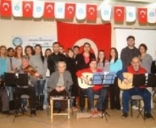 ÜNİVERSİTE KOROSU KONSER HAZIRLIĞINDA Balıkesir’in Burhaniye ilçesinde, Meslek Yüksek Okulu’nda oluşturulan 24 kişilik Türk