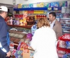 EDREMİT’TE BAKKAL VE MARKETLERE DENETİM Balıkesir’in Edremit Belediyesi Zabıta Müdürlüğü ekipleri, Kurban Bayramı sonrasında hızlı
