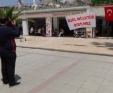 Akçay Kordonu’na Kazıklar Çakıldı Edremit İlçesi’nde yaşayan Ahmet Ertür ve diğer mülk sahipleri demir