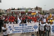 EDREMİT’TE 1 MAYIS COŞKUSU EDREMİT’TE 1 MAYIS COŞKUSU1 Mayıs İşçi Bayramı, tüm yurtta olduğu