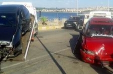 AYVALIK’TA TRAFİK KAZASI: 6 YARALI Balıkesir’in Ayvalık ilçesinde meydan gelen trafik kazasında 2 otomobil çarpışırken,
