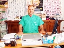  Balıkesir’in Burhaniye ilçesinde, veteriner hekim Uğur Tarhal, yazın gelmesiyle artan