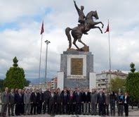 BAYAN MÜHENDİSTEN KÖYDE SÜT SAĞIM EĞİTİMİ Balıkesir’in Burhaniye ilçesinde, ziraata mühendisi Kezban Köse’nin ilçeye bağlı Subeylidere