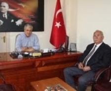 Balıkesir’in Burhaniye ilçesinde, Belediye Başkanı Fikret Akova, Edremit Kaymakamı Abdulhamit