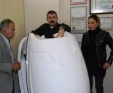 EDREMİT’TE AT ARABALARINA PLAKA ZORUNLULUĞU GETİRİLDİ Balıkesir’in Edremit Belediyesi at arabalarına da plaka zorunluluğu getirdi.Bu kapsamda