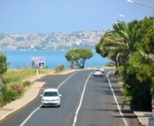 AYVALIK BELEDİYESİNCE YAPILAN YOLLARIN ÇİZGİLERİ DE BOYANIYOR AYVALIKLILAR DAHA KONFORLU SEYAHAT EDECEK Ayvalık Belediyesi tarafından ilçede başlatılan