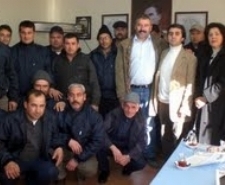 TEKEL İŞÇİLERİNE CHP DESTEĞİ Tekel işçilerinin eylemine destek vermek için yaklaşık bir ay önce