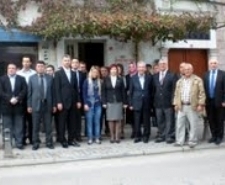 AK PARTİ’NİN 2 BALIKESİR MİLLETVEKİLİ AYVALIK’TA BAYRAMLAŞTI Kurban Bayramı nedeniyle Balıkesir’in Edremit Körfezi’ndeki Adalet ve Kalkınma Partisi’nin