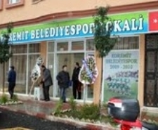   Balıkesir’in Burhaniye ilçesindeki Halk Bankası şubesi, esnaf ve tüccara