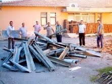 3 TL’YE ALIP, 1 TL’YE SATTILAR Tarım politikalarının yetersiz olmasıyla eleştirilen hükümeti, Valilikler ve Kaymakamlıklar tarafından