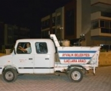 Ayvalık Belediyesi ekipleri sineksiz bir Ayvalık için gece gündüz ilaçlama