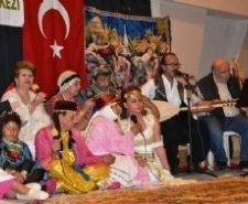 AYSAM’DAN SIRA GECESİ Balıkesir’in Ayvalık ilçesinde, sosyal etkinliklerle dikkatleri üzerinde toplayan Ayvada Kültür