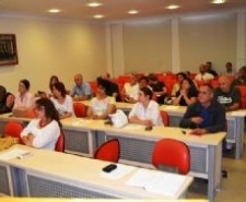 SU FATURALARI TURİZMCİLERİN GÜNDEMİNDE Ayvalık Ticaret Odası (ATO) salonunda bir araya gelen turizmciler, su