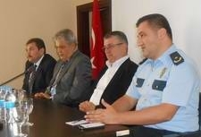 Emniyet tarafından okul müdürlerine kırmızı hat tahsis edildi. 