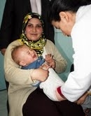   Balıkesir’in Edremit ilçesindeki çocuklara, ‘5. Avrupa Aşı Haftası’ nedeniyle