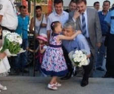ÖZEL SINIFIN KARNE SEVİNCİ Türkiye genelinde milyonlarca öğrenci yaz tatiline girerken, Göbelezoğlu İlköğretim Okulu