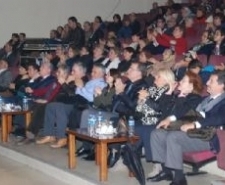 TÜRK HALK MÜZİĞİ KONSERİNE BÜYÜK İLGİ Edremit Belediyesi bünyesinde faaliyetlerini sürdüren Türk halk Müziği Korusu ilk