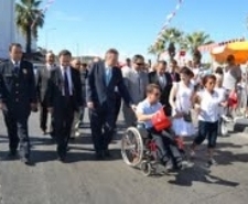 Balıkesir’in Ayvalık ilçesinde, yurdun dört bir yanından ilçeye gelen yüzlerce