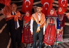Kalkışma sebebiyle yaren gecesinde eğlence yerine hatim okundu, pilav dağıtıldı