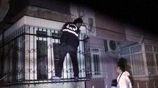 İlçenin tanınmış simalarından olan Elif Denizer evinde bıçaklanarak feci şekilde