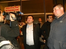 EDREMİT AK PARTİ İLÇE TEŞKİLATI BİNASI YANDI