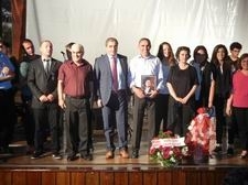 ABİDİN PAKMAYA ANADOLU LİSESİ ‘HER SESTEN HER TELDEN’ COŞTURDU Abidin Pakmaya Anadolu Lisesi yılsonu etkinlikleri çerçevesinde düzenlediği müzik şöleni