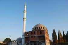 ŞENTÜRKLER CAMİİ’NE MUHTEŞEM MİNARE Yapımı süren ve kısmen ibadete açılan Şentürkler
