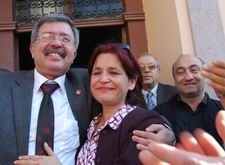 BAŞKAN İSTİFA ETTİ, EŞİ GÖZYAŞI DÖKTÜ