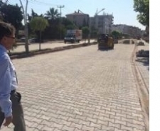 AKÇAY CADDESİ, RAMAZAN BAYRAMI’NA YETİŞECEK.. Edremit Belediyesi Fen İşleri Müdürlüğü tarafından Akçay Caddesi’nde sürdürülen çalışmaları