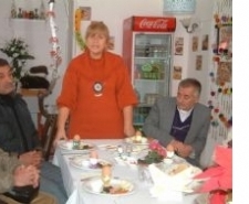 BURHANİYE DE EMEKLİLERE DOSTLUK VE DAYANIŞMA YEMEĞİ Balıkesir’in Burhaniye ilçesinde, Disk Emekli-Sen Burhaniye Şubesi, “Dostluk ve Dayanışma”