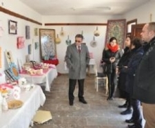 Edremit Belediyesi tarafından vatandaşlara ücretsiz olarak sunulan kurslara katılanlar ve