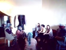 AYVALIKLI AK KADINLAR KÖTÜ GÜN DOSTU Balıkesir’in Ayvalık ilçesinde, yapmış olduğu sosyal çalışmalarla dikkatleri üzerinde toplayan
