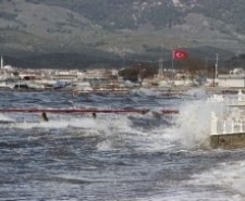 Kuzey Ege’de sabah saatlerinden itibaren lodos etkili oluyor.