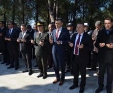 GÖMEÇ’TE 18 MART ŞEHİTLERİ ANMA GÜNÜ TÖRENLE KUTLANDI 18 Mart Şehitler Günü, Gömeç’te de yapılan çeşitli etkinliklerle kutlandı.