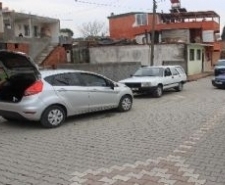 Edremit ilçesinde uyuşturucudan ölümlerin artması üzerine polis harekete geçti.