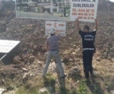 Edremit Belediyesi, İlçe genelinde görüntü kirliliği yaratan çeşitli yerlere asılan