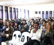 BURHANİYE’DE KAYMAKAM ÜNİVERSİTELİLERE KONUŞTU Balıkesir’in Burhaniye ilçesinde, Kaymakam Ali Uslanmaz, Meslek Yüksek Okulu’ndaki öğrencilerle