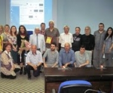 FOTOĞRAF SANATÇISI FARUK AKBAŞ EDREMİTLİ FOTOĞRAF SEVERLERLE BULUŞTU Uluslararası Fotoğraf Sanatçısı Faruk Akbaş, Edremit’te fotoğraf severlerle bir araya