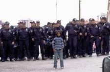 Mahalleye girişler polis kontrolünde yapılıyor.