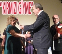 SEÇİM MÜDÜRÜNE "KIRMIZI GİYME"