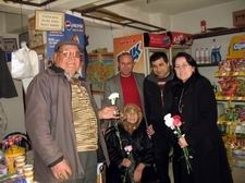 BAKKALLAR ODASI’NDAN BİN KARANFİL Balıkesir’in Edremit ilçesi Bakkallar ve Bayiler
