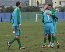   EDRO FIRSATI TEPTİ   Aylardır konuşulan Edremitspor Ayvalıkspor Körfez