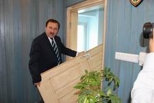 BU KEZ KAPIYI MEYDAN YERİNE, DEPOYA KOYDURDU   