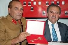  -KURTULUŞ BAYRAMINDA ATATÜRK SÜRPRİZİ  – EDREMİT’TE KURTULUŞ COŞKUSU YAŞANIRKEN, ATINA