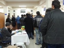 EDREMİT VERGİ DAİRESİ’NDE SON GÜN İZDİHAMI Balıkesir’in Edremit Vergi Dairesi, vatandaşın son güne bırakma alışkanlığı nedeniyle