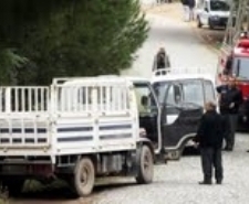 PARK HALİNDEKİ KAMYONETTEN ÇIKAN DUMANLAR POLİS VE İTFAİYEYİ ALARMA GEÇİRDİ Balıkesir’in Ayvalık ilçesinde, önceki gün saat 10.30 civarında Devlet Hastanesi’nin