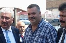 MHP Yöneticisi Harmandalı Oynarken Öldü MHP YÖNETİCİSİ HARMANDALI OYNARKEN ÖLDÜ Balıkesir’in Edremit ilçesinde katıldığı bir düğünde