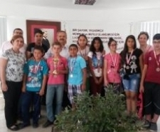PELİTKÖYLÜ ÖĞRENCİLERİN BAŞKAN ZİYARETİ Balıkesir’in Burhaniye ilçesinde, Hatay’ın Payas ilçesindeki yarışma da Tombik Türkiye