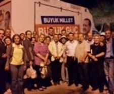 AK PARTİLİLER DUTLUCALILARLA BULUŞTU Balıkesir’in Burhaniye ilçesinde, mahalle gezilerini sürdüren Ak Partili ilçe teşkilatı,